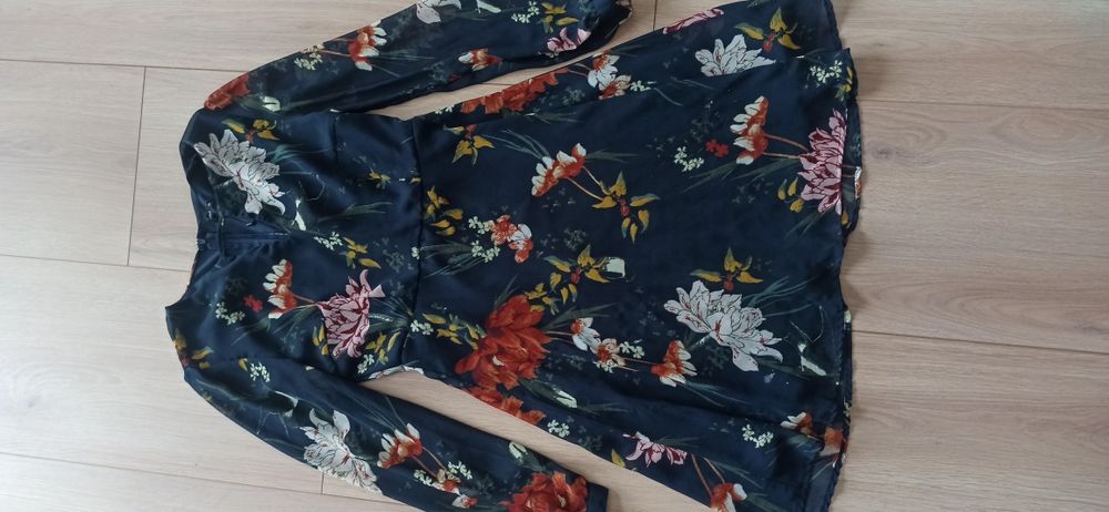 Kolorowa sukienka, lekka i elegancka