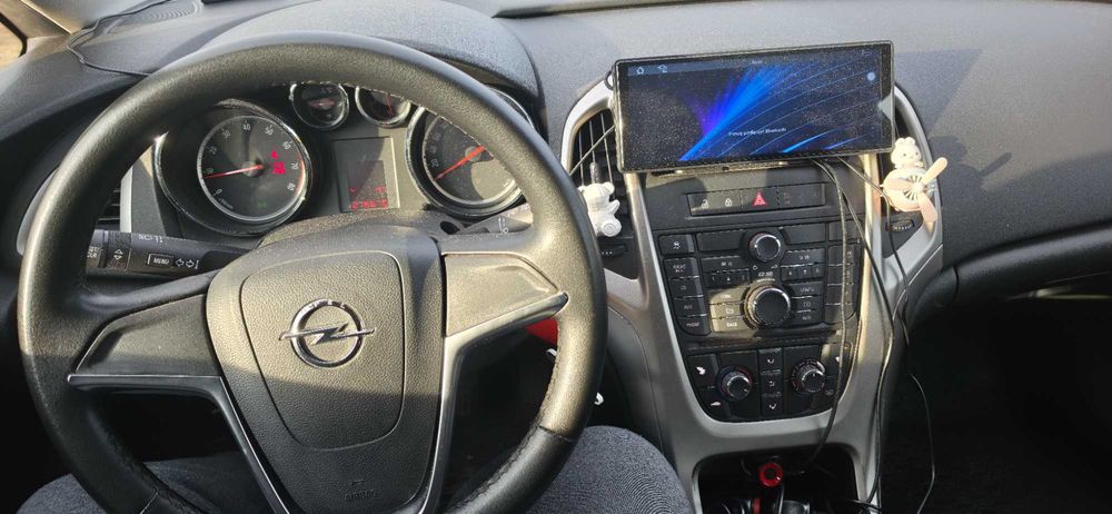 Opel Astra J 2010 1,6 115k  LPG