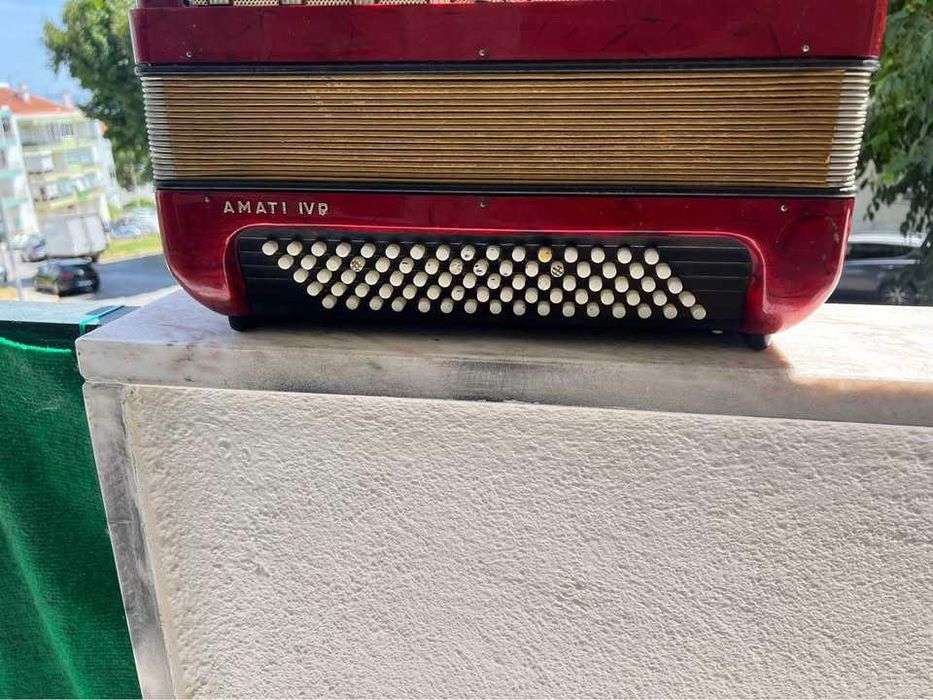 Acordeão Hohner Amati IIB  à 2a voz com três filas - pronto a tocar - correias novas