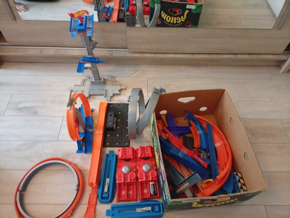 Tory wyścigowe  hot wheelss