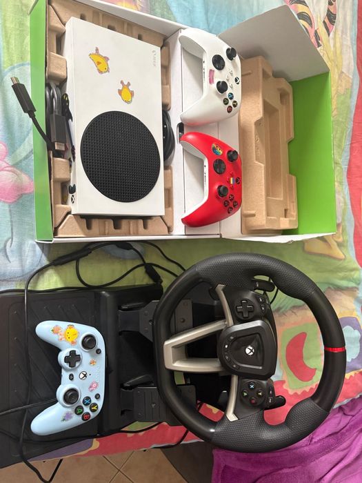 Продаю Xbox series S digital edition 512gb 3 joystick+ руль от хбокс