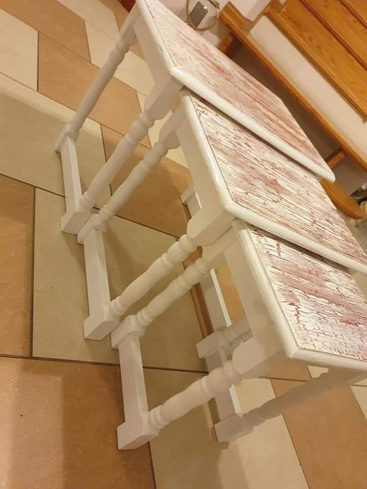 Stoliki trzy w jednym.