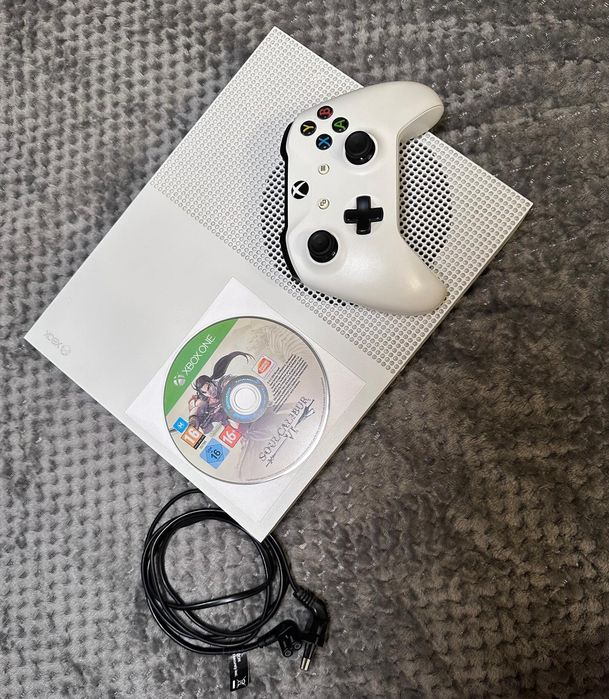 Xbox one s 500gb z padem i grą