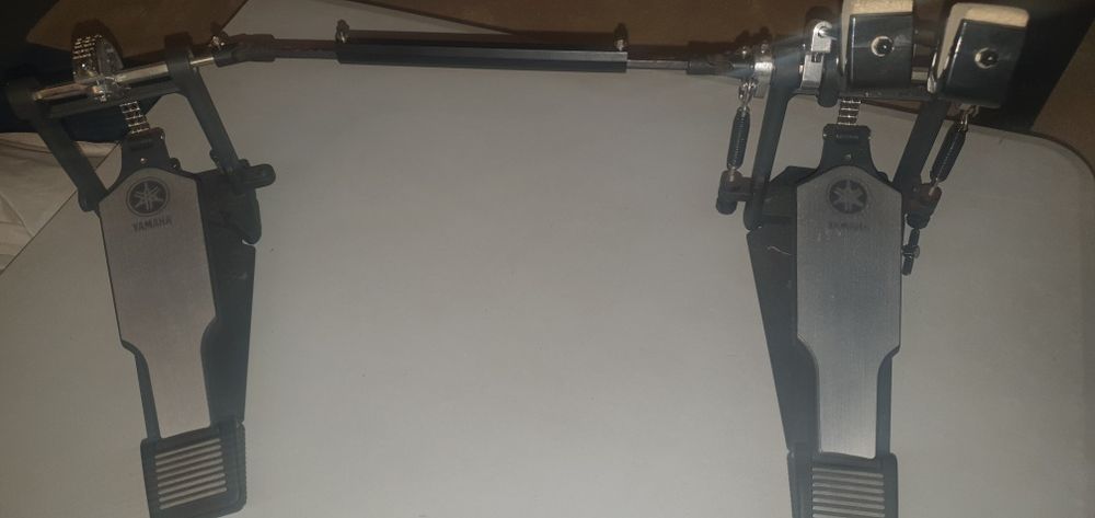 Vendo pedal duplo  Yamaha DFP9500C