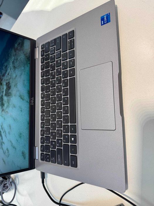 Компактний та легкий, зручний для подорожей і роботи Dell є кількість