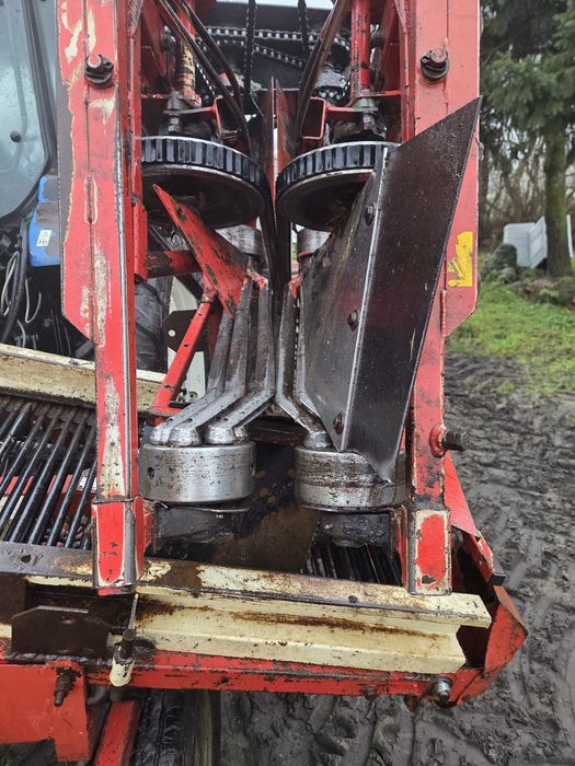 Witam Mam na sprzedanie kombajn do marchwi i pietruszki marki Simon