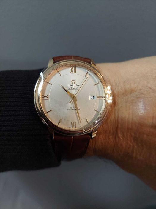 Relógio Omega de Ville Prestige em Ouro.