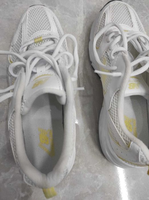 New balance 530 como novos (brancos, símbolo amarelo)