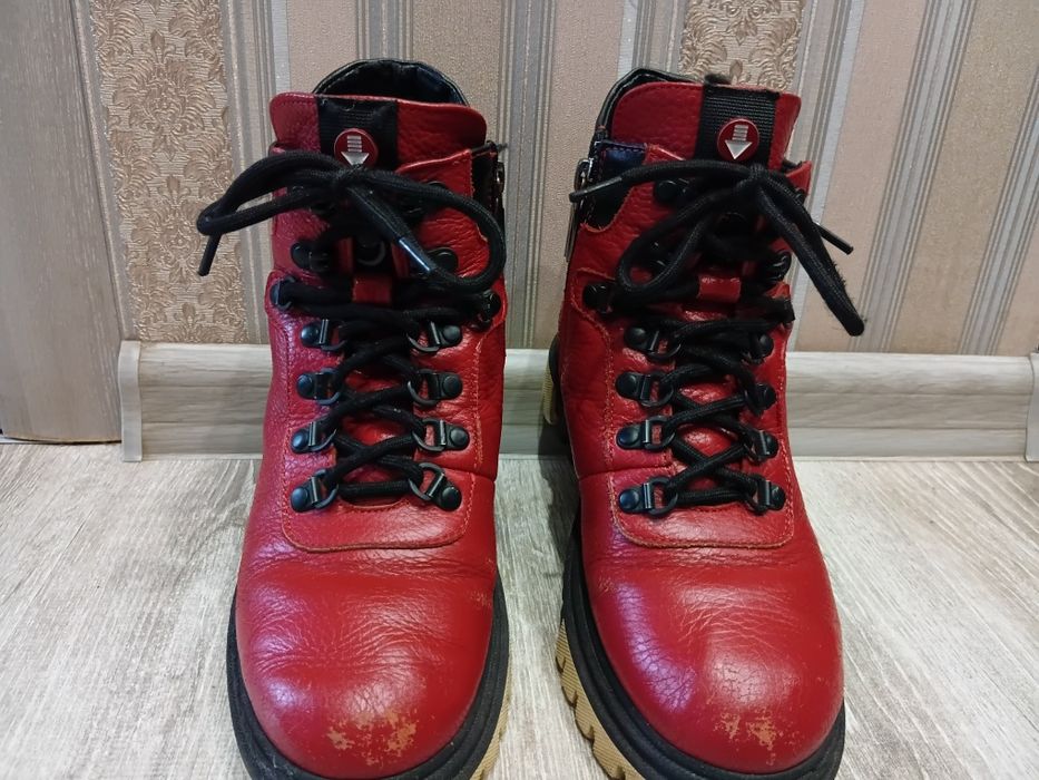 Черевики чоботи ботинки