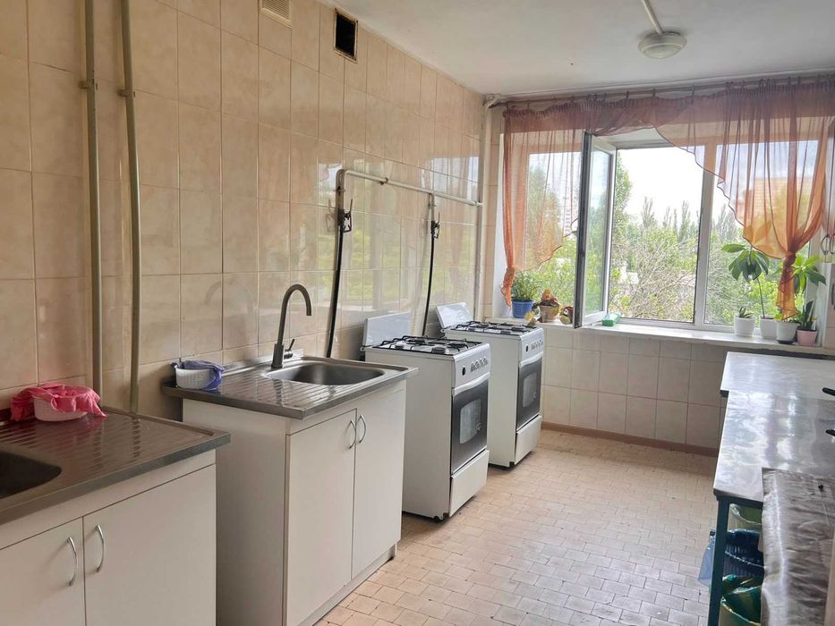 Продам велику 18,7м.кв. кімнату з ремонтом в гуртожитку біля м.Лісова і Чернігівська. ТЕРМІНОВО