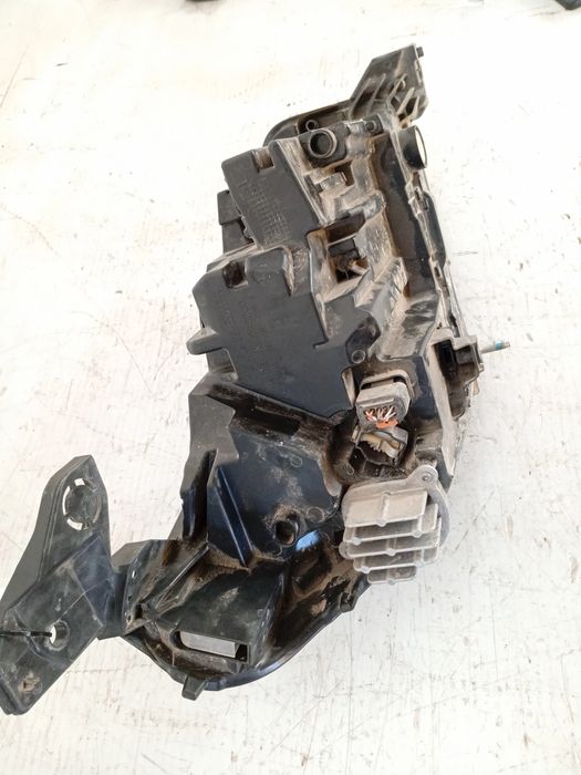 Ótica / farol esquerda OPEL Corsa F