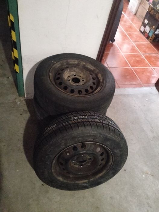 4 jantes de ferro com pneus