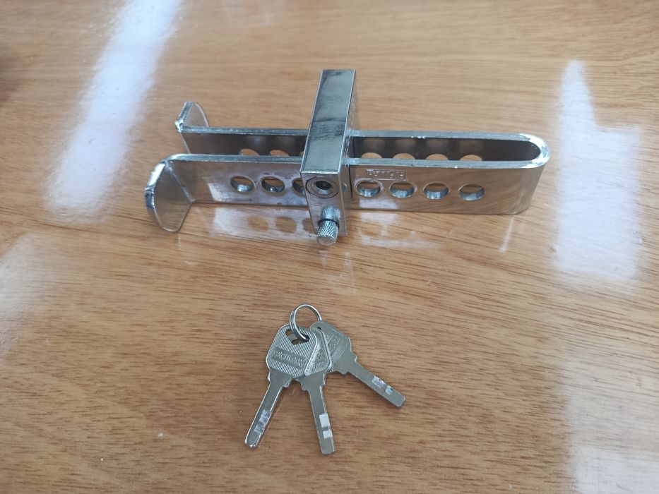 Dispositivo anti-roubo automóvel
