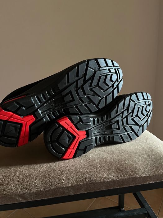 Czarne buty robocze z czerwonymi zdobieniami Lemaitre Riley Low