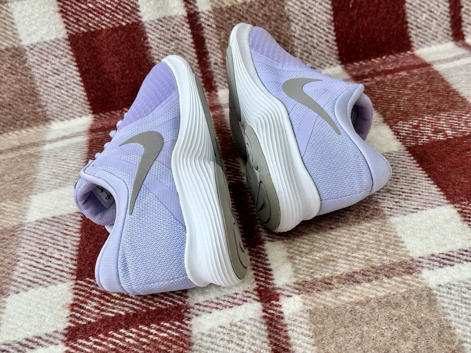 (Оригінал) жіночі кросівки Nike Revolution , розмір 41
