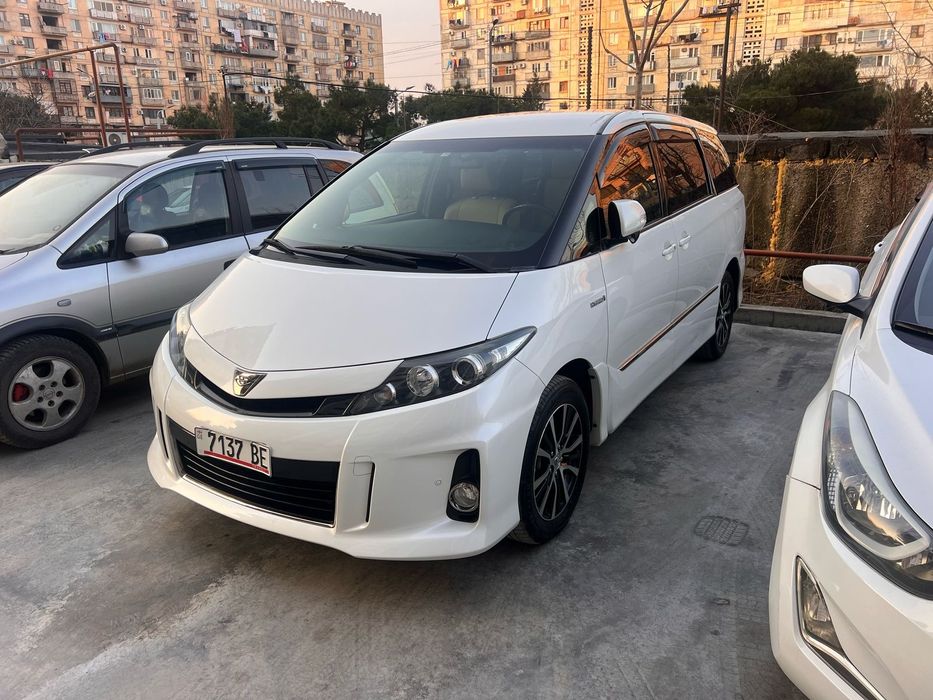 Toyota Estima Гібрид