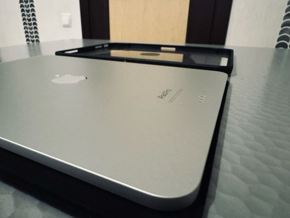 iPad Pro 11 (M2) 128GB — идеальное состояние