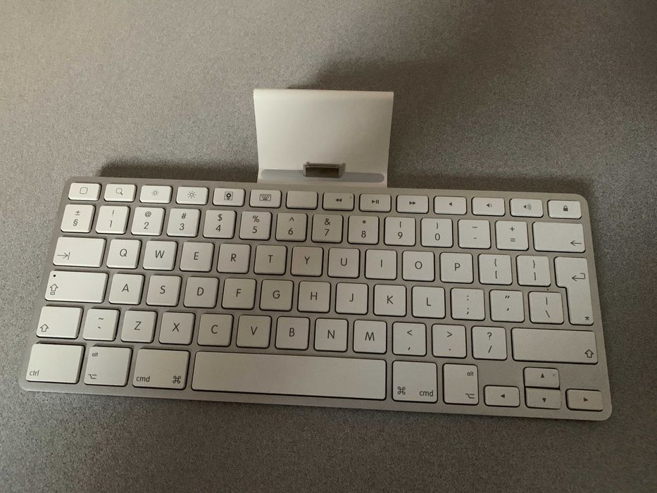 Apple iPad Keyboard Dock - A1359