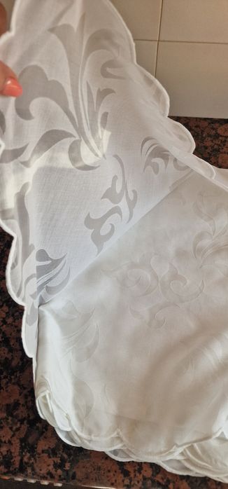 White Tablecloth64586345016323124