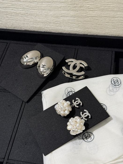 CHANEL® Luksusowe perły CC® kolczyki ekskluzywna biżuteria