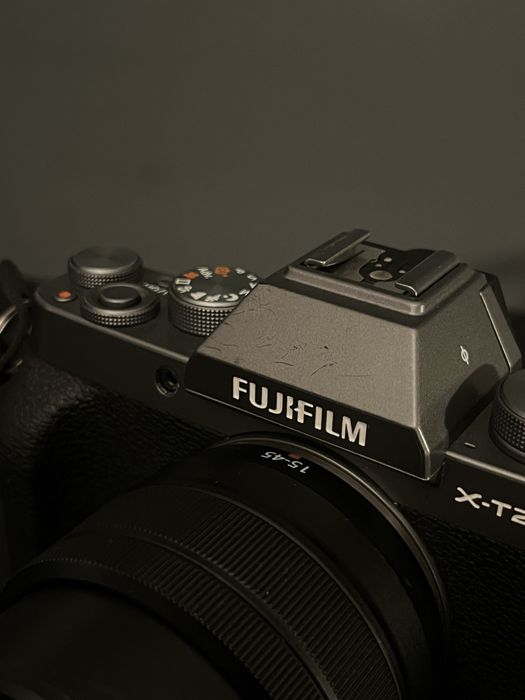 Fujifilm X-T200 Dark Silver com objetiva Fujinon XC 15-45mm f/3.5-5.6 OIS PZ.