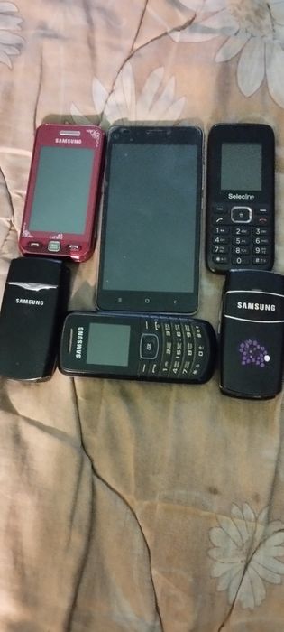 Продам телефоны.