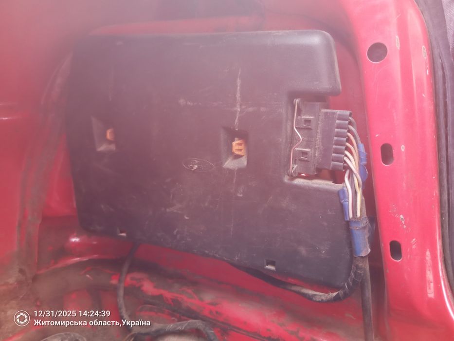 Продам запчастини на форд ескорт МК5