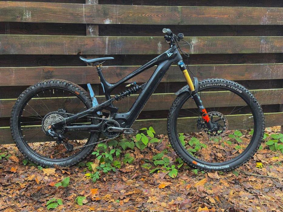 Електро велосипед YT Decoy CF | FOX 38, AXS Карбон ebike