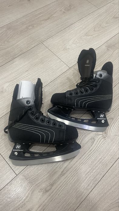 Коньки черные 34 размер