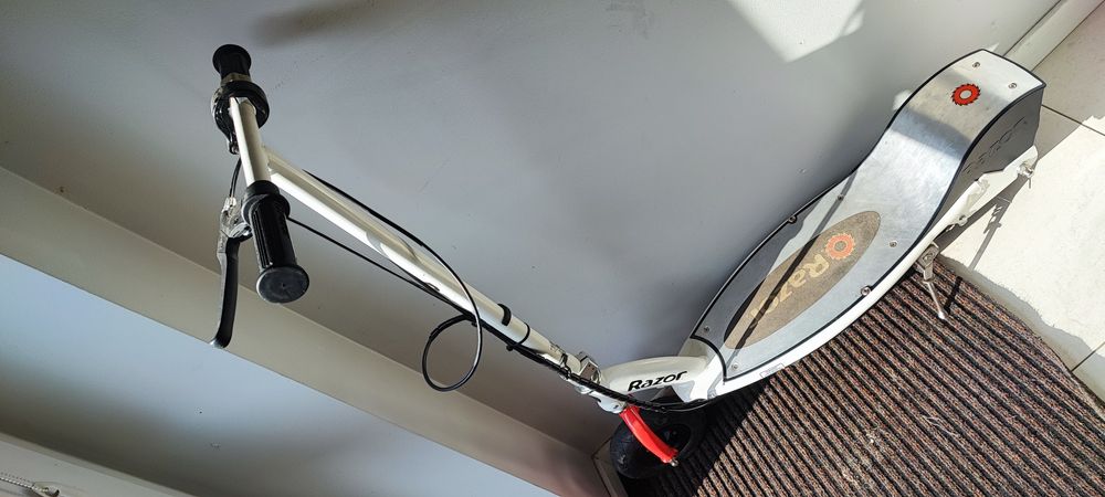 Hulajnoga elektryczna Razor E200