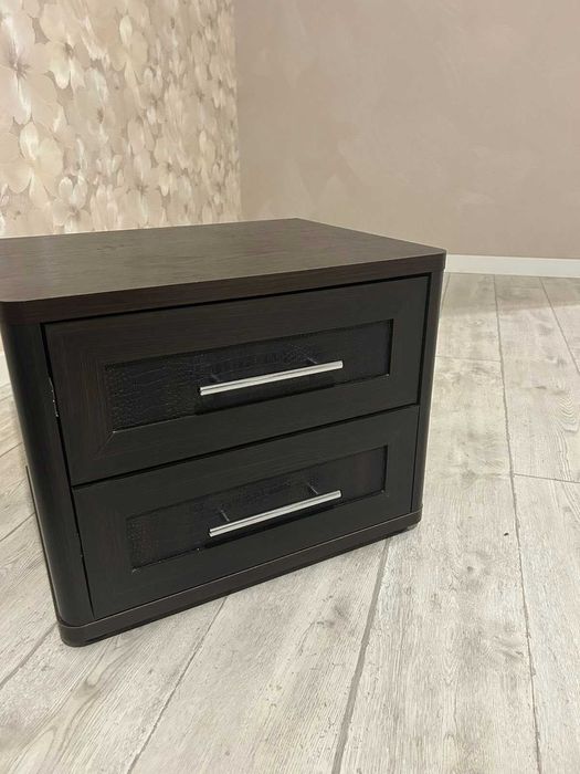 Приліжкові тумбочки