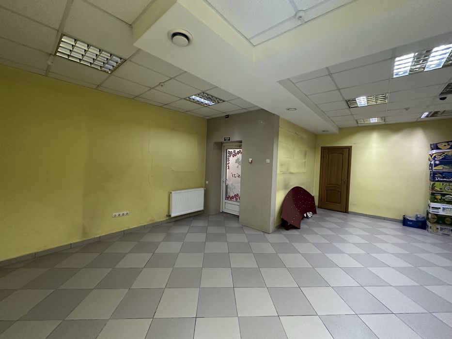 Продам в центрі приміщення 81м2
