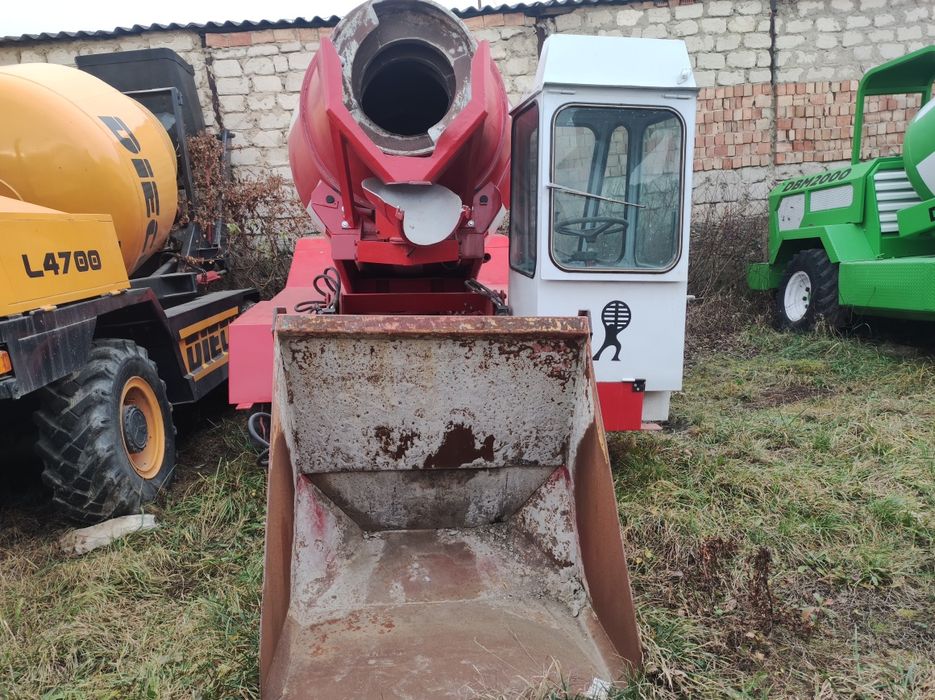 Самохідний повнопривідний бетонозмішувач Messersi P4-F4