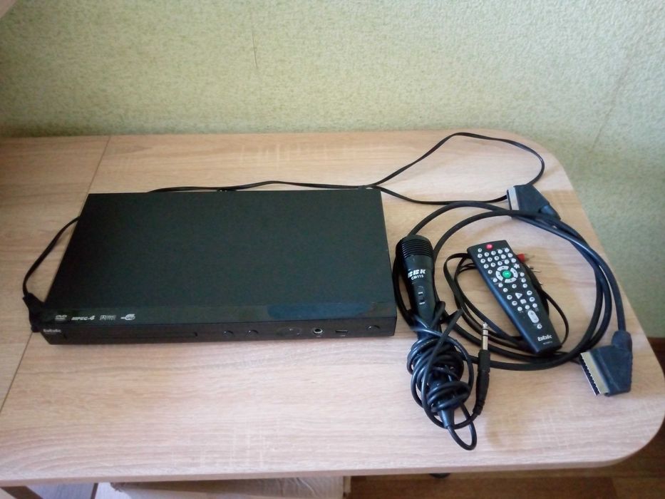 BBK dvd плеер/караоке DVP457si+микрофон и т.д.
