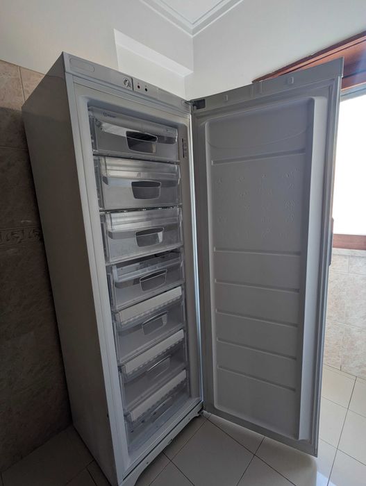 Arca Vertical Indesit