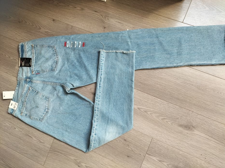Wyprzedaż!!Levi's Spodnie damskie jeansowe, z dziurami, Nowe, r. 31x32