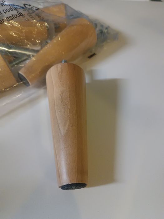 Pés de sofá IKEA em madeira – 7 unidades

Vendo 7 pés de sofá/cadeira estilo IKEA