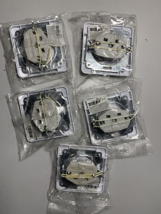 Розетки нові