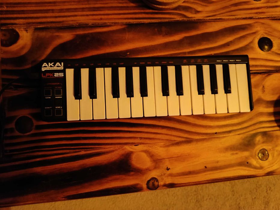 Akai Lpk 25 controler midi