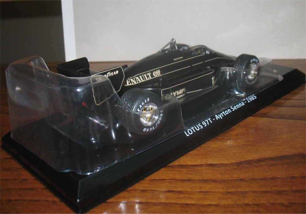 Lotus Renault 97T John Player Special - 1985 - Ayrton Senna (1/24)