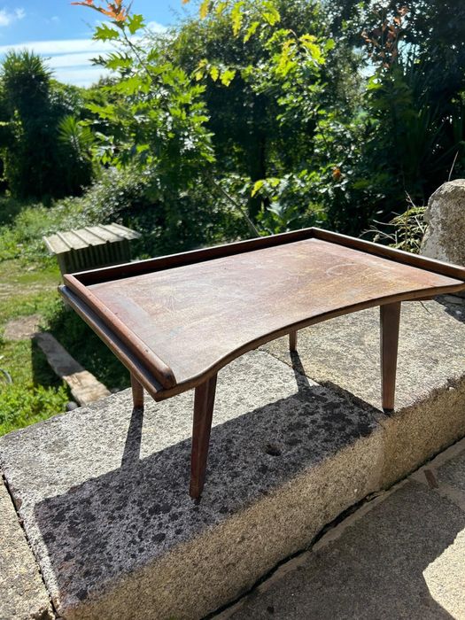 Tabuleiro em madeira para sofa ou cama antigo