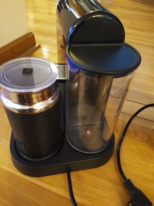 Ekspres do kawy na kapsułki DeLonghi EN265.BAE