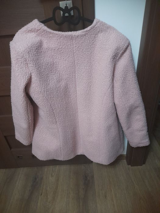 Zimowy różowy płaszcz