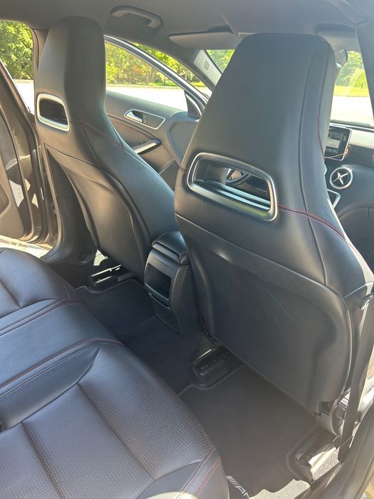 A venda Mercedes A200 com o pack amg line