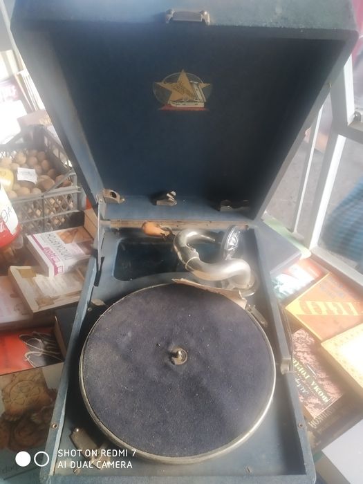 Продам патефон старый