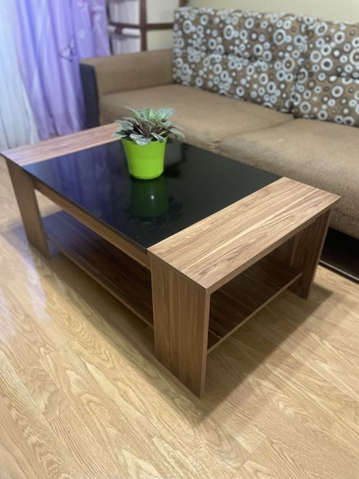 Продам сучасний журнальний столик б/у