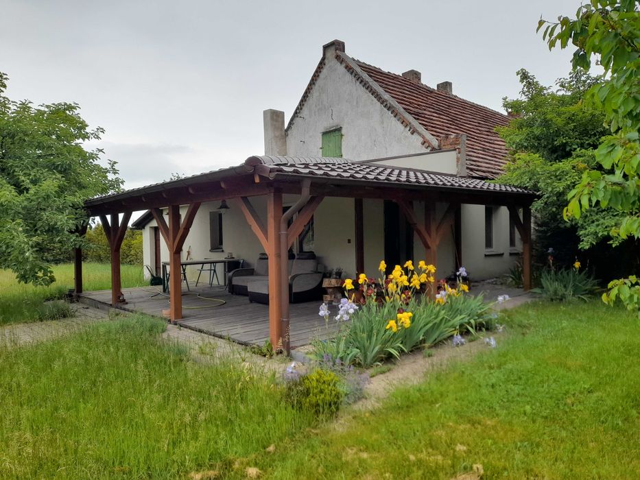 Sprzedam piękną działkę z domem