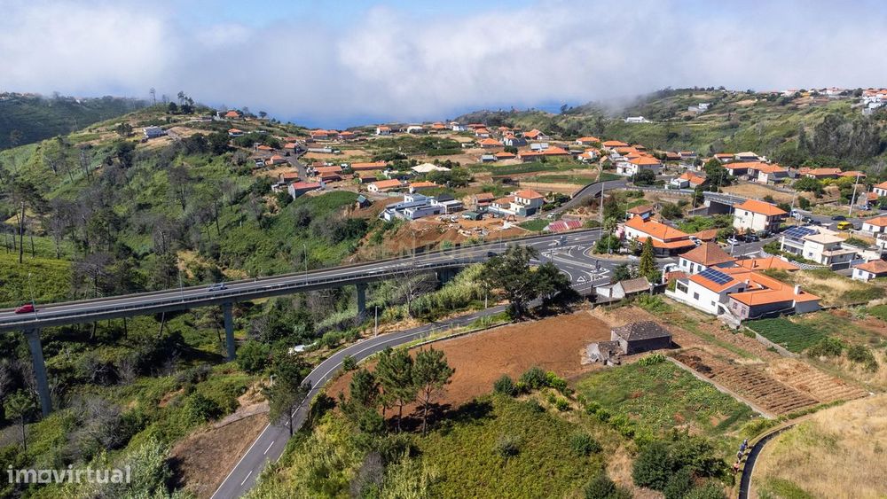 Moradia em Ruína com 1.000 m² de Terreno | Maloeira, Calheta