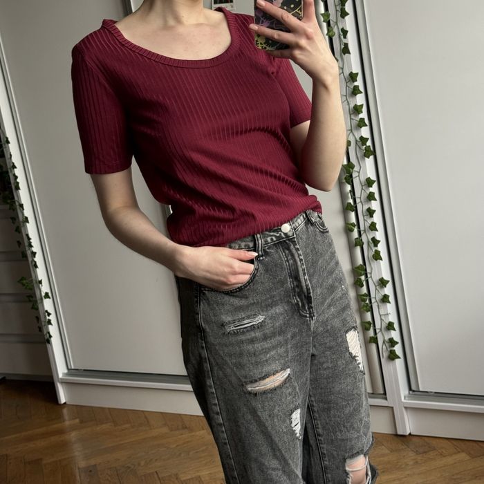 Bordowa bluzka damska na krótki rękaw