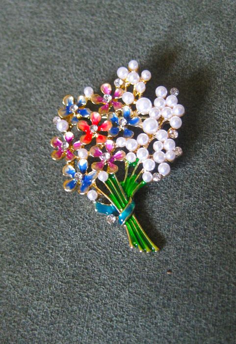 Alfinete / Broche / Pregadeira Ramo de Flores c/ Perolas NOVO